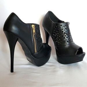 Qupid black stiletto pumps